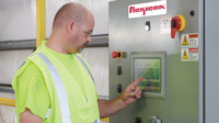 Alle Flexicon-Anlagen, von einfachen Förderern bis hin zu anspruchsvollen werksweiten Prozesssystemen, werden mit speicherprogrammierbaren Steuerungen (SPS) und Mensch-Maschine-Schnittstellen (HMI) angeboten.