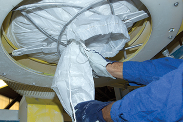 Niederländischer Compoundierer reduziert den Arbeitseinsatz und erhöht die Produktivität durch Big-Bag-Austrageeinheiten mit flexiblen Schneckenförderern