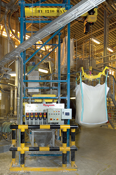 Niederländischer Compoundierer reduziert den Arbeitseinsatz und erhöht die Produktivität durch Big-Bag-Austrageeinheiten mit flexiblen Schneckenförderern