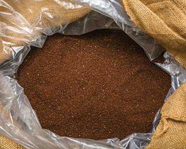 Kaffeeverarbeiter kann große Kaffeemengen dank Rohrseilförderern pünktlich liefern