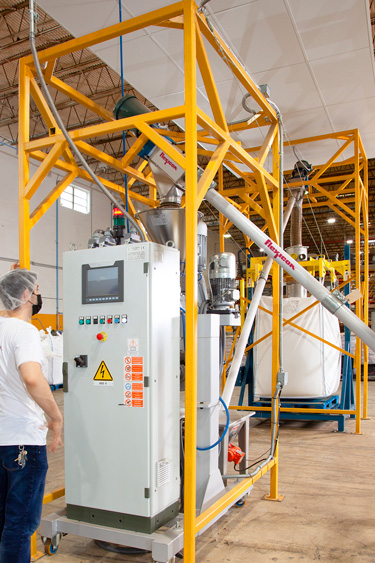 Förderung von Kaffee aus Big Bags zu Röster und Verpackungsmaschine