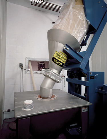 TIP-TITE®-Fasskipper macht den Arbeitern bei Bosma Industries for the Blind das Atmen leichter
