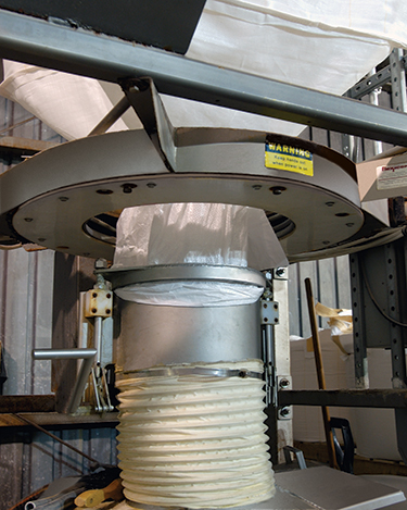 Schüttgut-Handling-System hält Sprengstofffabrik sauber