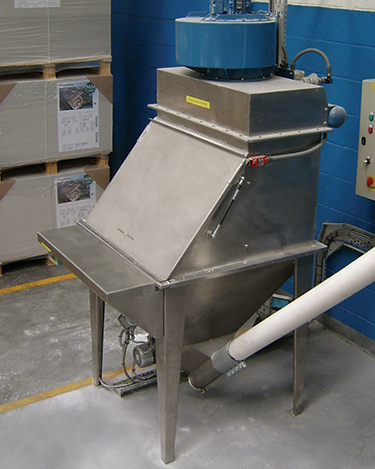 Schüttgut-Handling-System beseitigt Staub, reduziert Materialverschwendung und rationalisiert die Produktion von Wellpappe