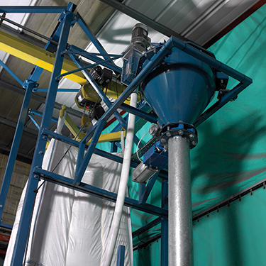 Schüttgut-Handling-System verhindert Staubbildung in einer Bleistiftfabrik
