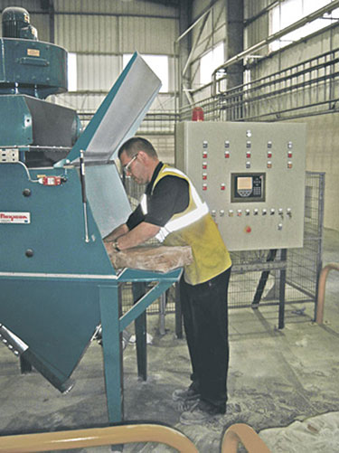 Wiege-Dosiersystem automatisiert die Zugabe von Aluminiumpulver zu Betonblockgemisch