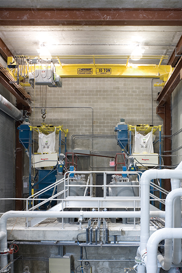 Pulverfördertechnik verbessert die Filtration in einer Entsalzungsanlage