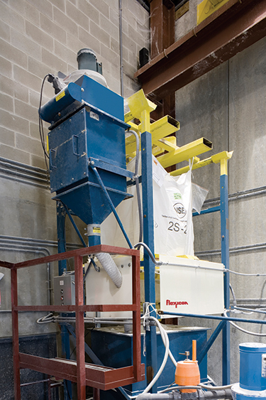 Pulverfördertechnik verbessert die Filtration in einer Entsalzungsanlage