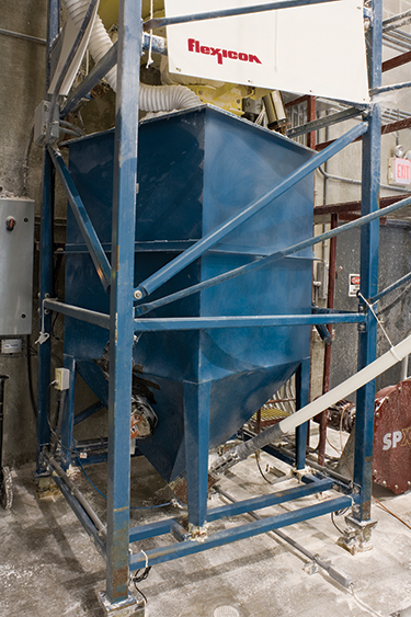 Pulverfördertechnik verbessert die Filtration in einer Entsalzungsanlage