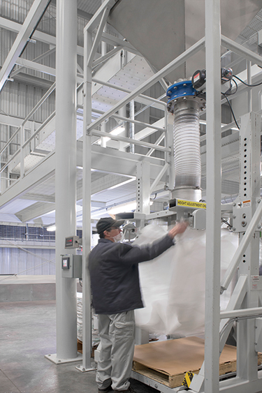 Abfüllanlage für Big-Bags beschleunigt die Verpackung in der Reismühle Kennedy