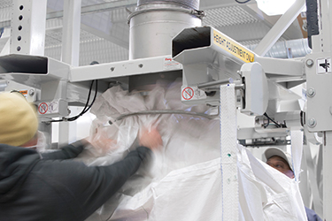 Abfüllanlage für Big-Bags beschleunigt die Verpackung in der Reismühle Kennedy