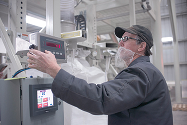 Abfüllanlage für Big-Bags beschleunigt die Verpackung in der Reismühle Kennedy