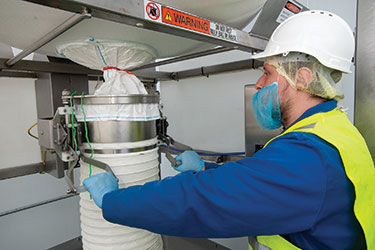 Neuverpackung von Zuckergranulat durch Big-Bag-Chargenentlader mit Waage verbessert