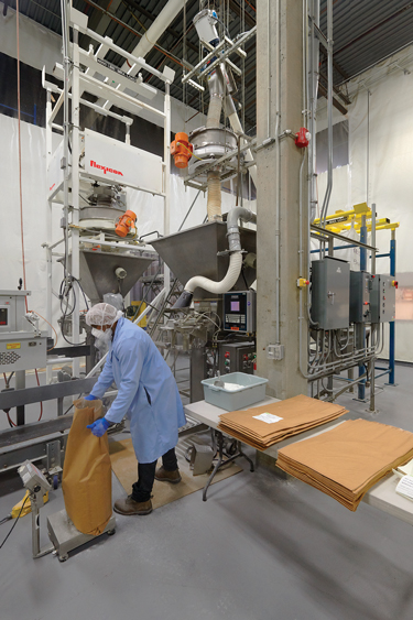 Lebensmittelzutaten-Distributor erweitert dank einer Big-Bag-Handhabungsanlage die Einnahmequelle in der Produktion