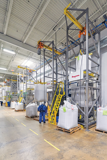 Goya Foods steigert die Produktion mit 16 automatischen Big Bag Entleerstationen