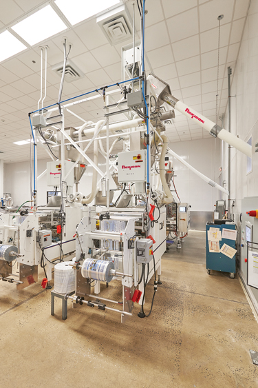 Goya Foods steigert die Produktion mit 16 automatischen Big Bag Entleerstationen