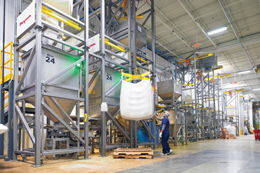 Goya Foods steigert die Produktion mit 16 automatischen Big Bag Entleerstationen