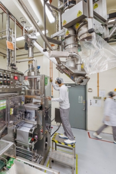 Nestlé Singapur Verbessert Metalldetektion mit Flexiblem Spiralförderer
